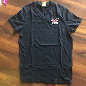 Navy blue men’s hollister T-shirt